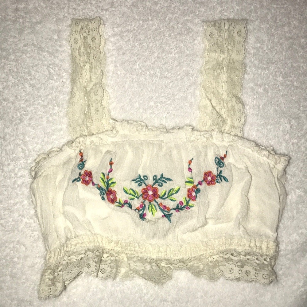 White lace trim crop top